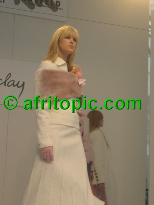 ../Images/Krefeld-Strssenmodenschau-2005 073.jpg